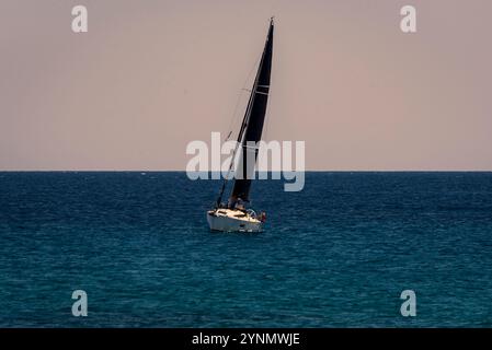 Segelboot in der adria. Stockfoto