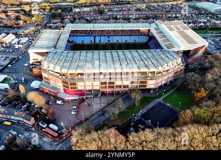 Allgemeiner Blick auf Villa Park, Heimat des Aston Villa Football Club. Birmingham. Bilddatum: Dienstag, 26. November 2024. Stockfoto