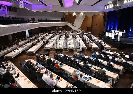 Plenum der Denierten der 5. Tagung der 13. Synode der Evangelischen Kirche in Deutschland EKD in Würzburg Foto vom 10.11.2024. Siehe epd-Meldung vom 10.11.2024 NUR REDAKTIONELLE VERWENDUNG *** Plenartagung der Delegierten der 5. Sitzung der 13. Synode der Evangelischen Kirche in Deutschland EKD in Würzburg Foto vom 10 11 2024 siehe epd-Bericht vom 10 11 2024 REDAKTIONELLE VERWENDUNG NUR Copyright: epd-bild/HeikexLyding Saal2 Stockfoto