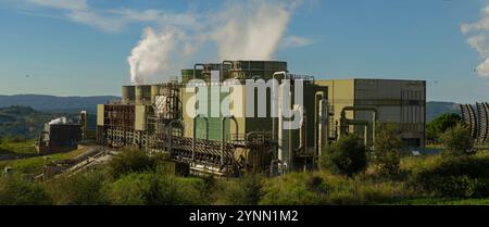 Geothermischpflanze, Biomasse, Castelnuovo Val di Cecina, Toskana Italien. Verbrennung von Biomasse, Stromerzeugung Stockfoto