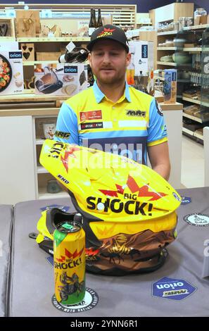 Der tschechische Motorradfahrer Martin Michek spricht während einer Pressekonferenz des Teams der Orion-Moto Racing Group vor der Rallye Dakar 2025 in Prag Stockfoto