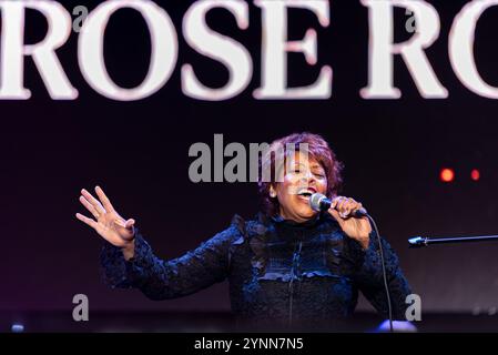 Gwen Dickey als Rose Norwalt sang mit Rose Royce live beim Soultasia Music Festival in Maldon, Essex, Großbritannien im Juli 2021 Stockfoto