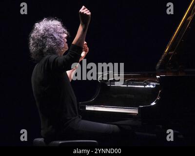 Teatro Filarmonico, Verona, Italien, 25. November 2024, Giovanni Allevi während GIOVANNI ALLEVI - PIANO SOLO TOUR 2024 - italienischer Sänger Musikkonzert Stockfoto