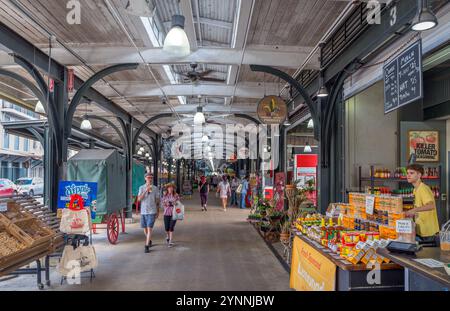 Das Innere des French Market, Ursuline Street, French Quarter, New Orleans, Louisiana, USA Stockfoto