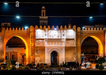 Sfax, Tunesien - 12. November 2024: BEB Eddiwen Eintritt in die Medina von Sfax. Stockfoto