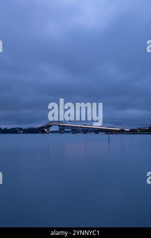 Langzeitbelastung einer frühmorgendlichen Verkehrsstaus auf der Auckland Bridge Stockfoto