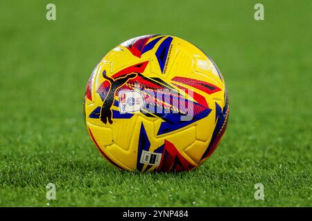 Norwich, Großbritannien. November 2024. Eine allgemeine Ansicht des Puma Orbita 1 EFL Sky Bet Match Ball vor dem Sky Bet Championship Match Norwich City gegen Plymouth Argyle in Carrow Road, Norwich, Vereinigtes Königreich, 26. November 2024 (Foto: Izzy Poles/News Images) in Norwich, Vereinigtes Königreich am 26. November 2024. (Foto: Izzy Poles/News Images/SIPA USA) Credit: SIPA USA/Alamy Live News Stockfoto