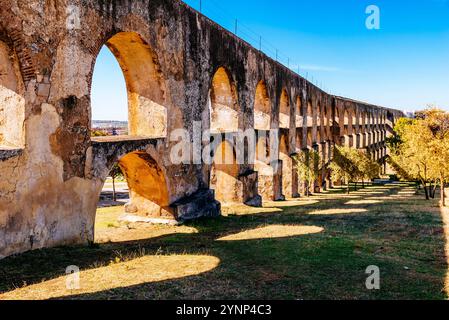 Amoreira Aquädukt, Aqueduto da Amoreira, ist ein Aquädukt aus dem 16. Jahrhundert. Elvas, Alentejo, Portugal, Europa Stockfoto