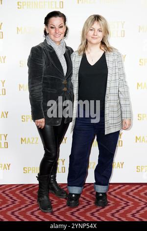 Ruthie Henshall und ihre Tochter Lily kamen zur Pressenacht von Mazz Murray: The Music of Dusty Springfield im Adelphi Theatre in London. Bilddatum: Dienstag, 26. November 2024. Stockfoto