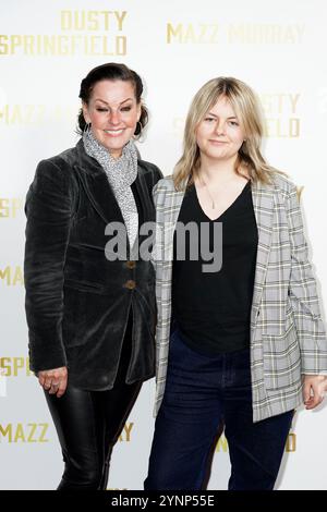 Ruthie Henshall und ihre Tochter Lily kamen zur Pressenacht von Mazz Murray: The Music of Dusty Springfield im Adelphi Theatre in London. Bilddatum: Dienstag, 26. November 2024. Stockfoto