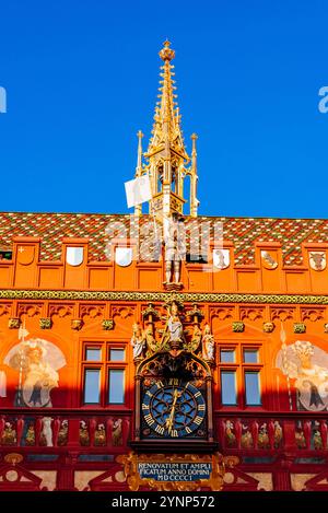 Das Basler Rathaus ist ein 500 Jahre altes Gebäude am Marktplatz in Basel, Kanton Basel-Stadt, Schweiz, Europa. Stockfoto