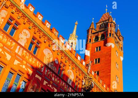 Das Basler Rathaus ist ein 500 Jahre altes Gebäude am Marktplatz in Basel, Kanton Basel-Stadt, Schweiz, Europa. Stockfoto