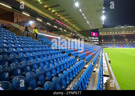 Turf Moor, Burnley, Lancashire, Großbritannien. November 2024. EFL Championship Football, Burnley gegen Coventry City; Sitzplätze im Turf Moor Credit: Action Plus Sports/Alamy Live News Stockfoto