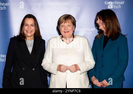 Angela Merkel, die ehemalige Bundeskanzlerin mit Moderatorin Anne will und Verlegerin Kerstin Gleba (Kiepenheuer & Witsch) bei der Buchpremiere ihrer Stockfoto