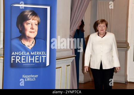 Angela Merkel, die ehemalige Bundeskanzlerin bei der Buchpremiere ihrer Memoiren „Freiheit“ am 26.11.2024 im Deutschen Theater in Berlin Stockfoto