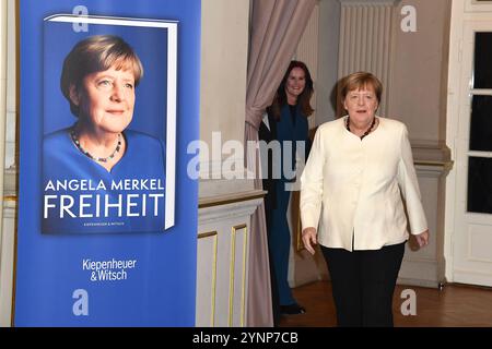 Angela Merkel, die ehemalige Bundeskanzlerin bei der Buchpremiere ihrer Memoiren „Freiheit“ am 26.11.2024 im Deutschen Theater in Berlin Stockfoto