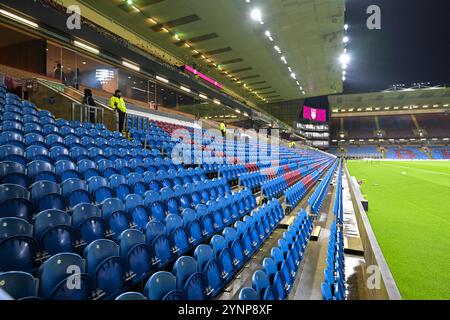 Turf Moor, Burnley, Lancashire, Großbritannien. November 2024. EFL Championship Football, Burnley gegen Coventry City; Sitzplätze im Turf Moor Credit: Action Plus Sports/Alamy Live News Stockfoto