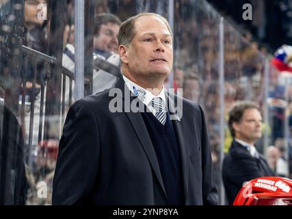 Steve Walker (Cheftrainer, Schwenninger Wild Wings). GER, EHC Red Bull München vs. Schwenninger Wild Wings, Eishockey, DEL, 20. Spieltag, Saison 2024/2025, 26.11.2024. Foto: Eibner-Pressefoto/Heike Feiner Stockfoto