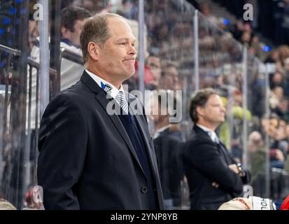 Steve Walker (Cheftrainer, Schwenninger Wild Wings). GER, EHC Red Bull München vs. Schwenninger Wild Wings, Eishockey, DEL, 20. Spieltag, Saison 2024/2025, 26.11.2024. Foto: Eibner-Pressefoto/Heike Feiner Stockfoto