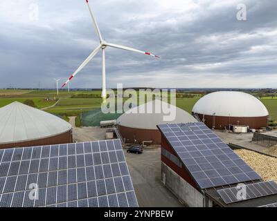 Biogasanlage erzeugt Gas aus Biomasse, Strom wird in Blockheizkraftwerken erzeugt, wobei das Biogas in t erzeugt und an Unternehmen verkauft wird Stockfoto