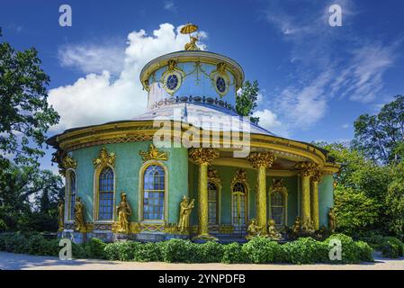 Das chinesische Teehaus befindet sich im wunderschönen Sanssouci Park. Bei schönem Sommerwetter Stockfoto