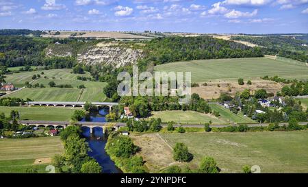 Ein Blick auf die Saale von der Rudelsburg im Sommer Stockfoto