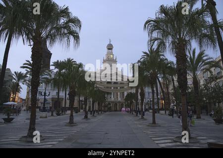 Rathaus von Cardiz in den frühen Morgenstunden und der Plaza de San juan de Dios Stockfoto