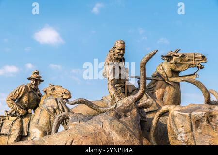 Albuquerque, NM, USA-7. Dezember 2022: Die umstrittene Skulptur von Reynaldo Rivera und Betty Sabo im Jahr 1998, La Journada oder Statue of Juan de Stockfoto