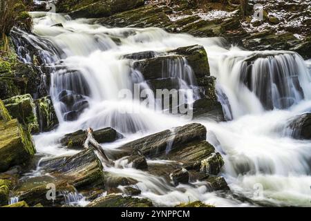 Ein Wasserfall im Tal des Flusses Selke im Harz-Gebirge in Deutschland Stockfoto