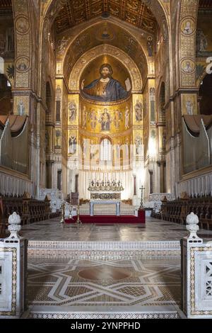 Üppiges Inneres der Kathedrale Santa Maria Nuova. Monreale, Sizilien. Italien Stockfoto