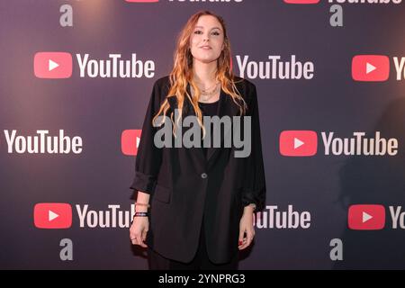 Berlin, Deutschland. November 2024. Sophia vor dem Start des YouTube Music Award Dinners im Grill Royal. Quelle: Carsten Koall/dpa/Alamy Live News Stockfoto