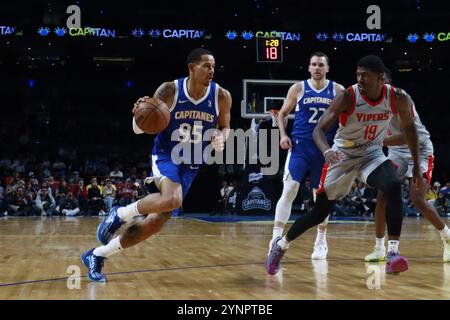 Mexiko-Stadt, Mexiko. November 2024. Juan Toscano-Anderson #95 der Capitanes fährt während des Tip-off-Turniers der NBA G League zwischen den Rio Grande Valley Vipers und Mexico City Capitanes in der Arena Ciudad de México in den Korb. Die Kapitanen besiegen Vipers 119 - 104. Am 24. November 2024 in Mexiko-Stadt. (Foto: Carlos Santiago/Eyepix Group/SIPA USA) Credit: SIPA USA/Alamy Live News Stockfoto