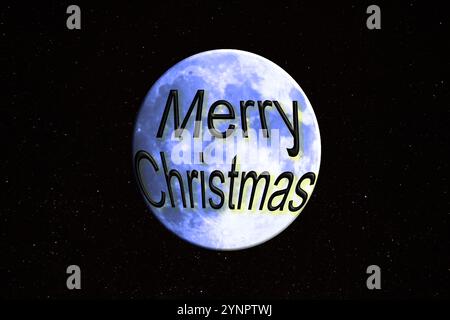 Weihnachtshintergrund. Wunderschöne Winterlandschaft mit Nachthimmel Hintergrund mit Vollmond und der Inschrift Frohe Weihnachten. Stockfoto