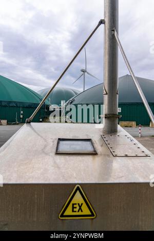 Biogasanlage, das Gas wird aus verschiedenen Biomasse, einschließlich Abfall aus der Lebensmittelindustrie, erzeugt, der Strom wird in Kraft-Wärme-Kopplung erzeugt Stockfoto