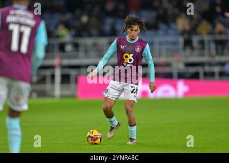 Turf Moor, Burnley, Lancashire, Großbritannien. November 2024. EFL Championship Football, Burnley gegen Coventry City; Hannibal Mejbri aus Burnley mit dem Ball Credit: Action Plus Sports/Alamy Live News Stockfoto