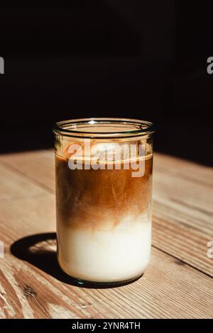 Eiskaffee im Glas. Stockfoto