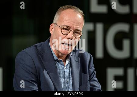 Deutschland, Berlin, Verleihung Regine-Hildebrandt-Preis 2024, SPD, Politik im Atrium, Willy-Brandt-Haus, im Bild v.l.: Matthias Miersch - SPD Generalsekretaer, 26.11. 2024, *** DE, Berlin, Preisverleihung Regine Hildebrandt-Preis 2024, SPD, Politik im Atrium, Willy Brandt Haus, im Bild von links Matthias Miersch SPD Generalsekretär, 26 11 2024, Copyright: HMBxMedia/UwexKoch Stockfoto