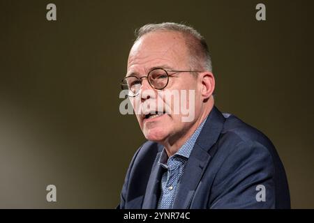 Deutschland, Berlin, Verleihung Regine-Hildebrandt-Preis 2024, SPD, Politik im Atrium, Willy-Brandt-Haus, im Bild v.l.: Matthias Miersch - SPD Generalsekretaer, 26.11. 2024, *** DE, Berlin, Preisverleihung Regine Hildebrandt-Preis 2024, SPD, Politik im Atrium, Willy Brandt Haus, im Bild von links Matthias Miersch SPD Generalsekretär, 26 11 2024, Copyright: HMBxMedia/UwexKoch Stockfoto