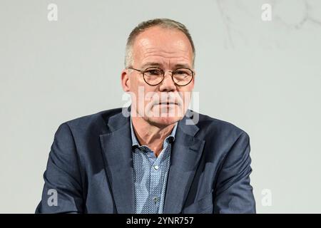 Deutschland, Berlin, Verleihung Regine-Hildebrandt-Preis 2024, SPD, Politik im Atrium, Willy-Brandt-Haus, im Bild v.l.: Matthias Miersch - SPD Generalsekretaer, 26.11. 2024, *** DE, Berlin, Preisverleihung Regine Hildebrandt-Preis 2024, SPD, Politik im Atrium, Willy Brandt Haus, im Bild von links Matthias Miersch SPD Generalsekretär, 26 11 2024, Copyright: HMBxMedia/UwexKoch Stockfoto