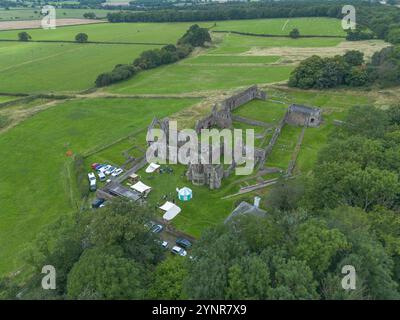 Aus der Vogelperspektive der Haughmond Abbey, einer mittelalterlichen Ruine des Augustiner-Klosters, in der Nähe von Shrewsbury, Shropshire, Großbritannien. Stockfoto