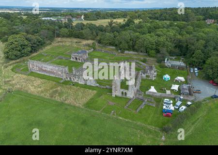 Aus der Vogelperspektive der Haughmond Abbey, einer mittelalterlichen Ruine des Augustiner-Klosters, in der Nähe von Shrewsbury, Shropshire, Großbritannien. Stockfoto