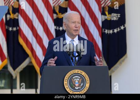 Washington, USA. November 2024. US-Präsident Joe Biden hält heute am 26. November 2024 im Garden Rose/Weißen Haus in Washington DC, USA, eine Erklärung zum Waffenstillstand an der Grenze zwischen Israel und Libanon. (Lenin Nolly/SIPA USA) Credit: SIPA USA/Alamy Live News Stockfoto