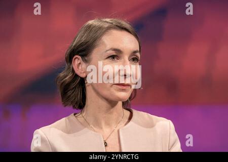 Maischberger am 26. November 2024 aus Köln. Im Bild die Sicherheitsexpertin Claudia Major. Themen in der Talkrunde waren Koalitionsmöglichkeiten nach dem Ampel-aus sowie die neue Situation der Bundeswehr vor dem Hintergrund von Trumps Wahl zum US-Präsidenten und des Ukraine-Krieges. Köln Nordrhein-Westfalen Deutschland *** Maischberger am 26. November 2024 aus Köln im Bild die Sicherheitsexpertin Claudia Hauptthemen in der Talkrunde waren Koalitionsmöglichkeiten nach dem Ampelende sowie die neue Situation der Bundeswehr vor dem Hintergrund der Trumpfwahl als US-PR Stockfoto