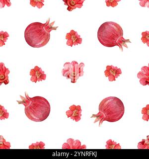 Granatapfelblüten und Früchten nahtloses Aquarellmuster isoliert auf weiß. Das handgemalte, lebendige Kunstwerk eignet sich perfekt für botanische Drucke und Verpackungen Stockfoto