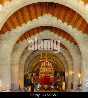 Altes Schiff im Maritimen Museum in Barcelona Spanien Stockfoto