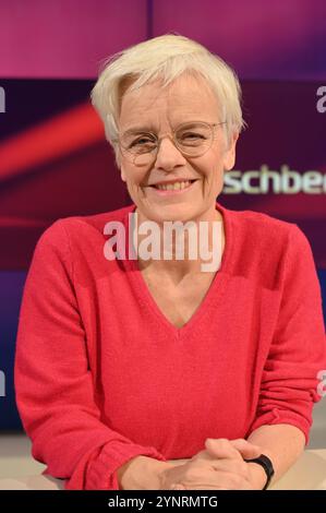 Journalistin Ulrike Herrmann, Wirtschaftskorrespondentin der taz, zu Gast in der ARD Talkshow Maischberger *** Journalistin Ulrike Herrmann, Wirtschaftskorrespondentin der taz, als Gast in der ARD Talkshow Maischberger Stockfoto