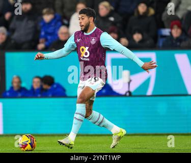 Josh Laurent von Burnley in Aktion während des Sky Bet Championship Matches Burnley gegen Coventry City in Turf Moor, Burnley, Großbritannien, 26. November 2024 (Foto: Craig Thomas/News Images) in, 27.11.2024. (Foto: Craig Thomas/News Images/SIPA USA) Credit: SIPA USA/Alamy Live News Stockfoto