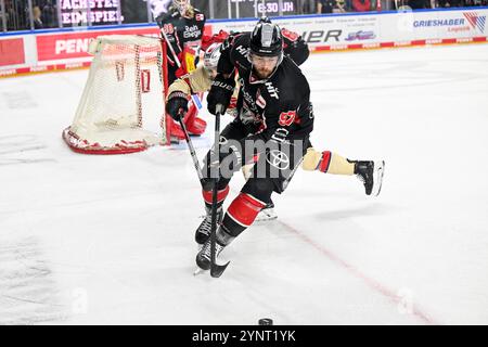 Eishockey DEL - 24/25 - 20. Spieltag: Kölner Haie vs Nürnberg Ice Tigers am 26.11.2024 in der LANXESS Arena in Köln Foto: Osnapix Stockfoto