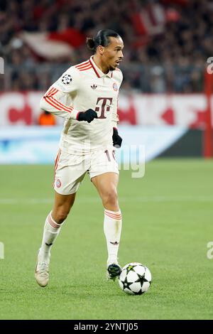 Muenchen, Ger. November 2024. Bild v.l.: Leroy Sane (FC Bayern München, 10), 26.11.2024, Fussball, UEFA Champions League, Bayern München - Paris St. Germain, GER, München, Allianz Arena, DFL-VORSCHRIFTEN VERBIETEN DIE VERWENDUNG VON FOTOGRAFIEN ALS BILDSEQUENZEN UND/ODER QUASI-VIDEO. Quelle: HMB Media/Alamy Live News Stockfoto