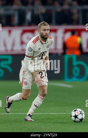 Muenchen, Ger. November 2024. Bild v.l.: Konrad Laimer (FC Bayern München, 27), 26.11.2024, Fussball, UEFA Champions League, Bayern München - Paris St. Germain, GER, München, Allianz Arena, DFL-VORSCHRIFTEN VERBIETEN DIE VERWENDUNG VON FOTOGRAFIEN ALS BILDSEQUENZEN UND/ODER QUASI-VIDEO. Quelle: HMB Media/Alamy Live News Stockfoto